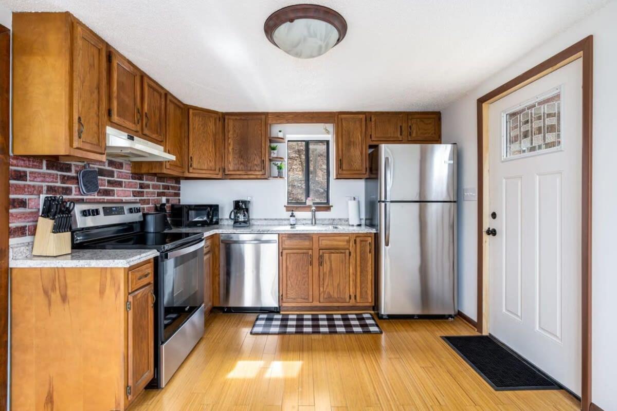 Modern Chalet Cabin w Hot Tub, Deck&Grill,&WiFi! Inwood Exterior foto