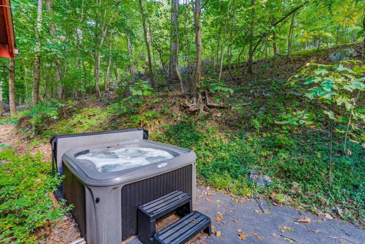 Modern Chalet Cabin w Hot Tub, Deck&Grill,&WiFi! Inwood Exterior foto