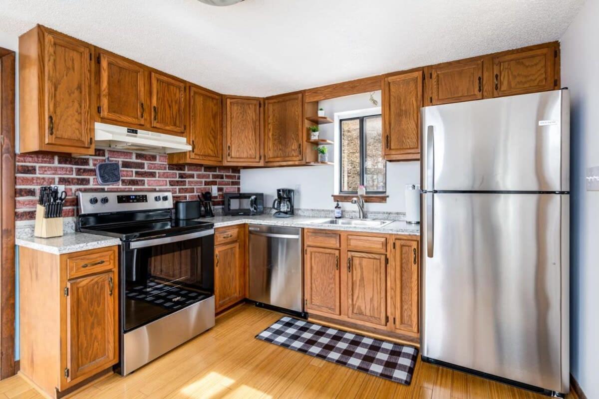 Modern Chalet Cabin w Hot Tub, Deck&Grill,&WiFi! Inwood Exterior foto