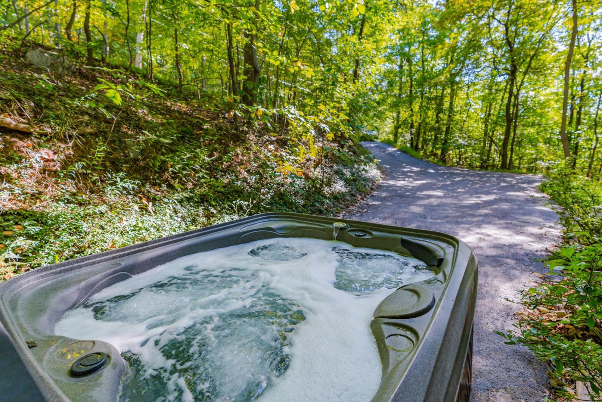 Modern Chalet Cabin w Hot Tub, Deck&Grill,&WiFi! Inwood Exterior foto